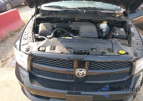 2018 Ram 1500 Express 4X4 6'4 Box из США, поврежденный, VIN 1C6RR7FG4JS328528